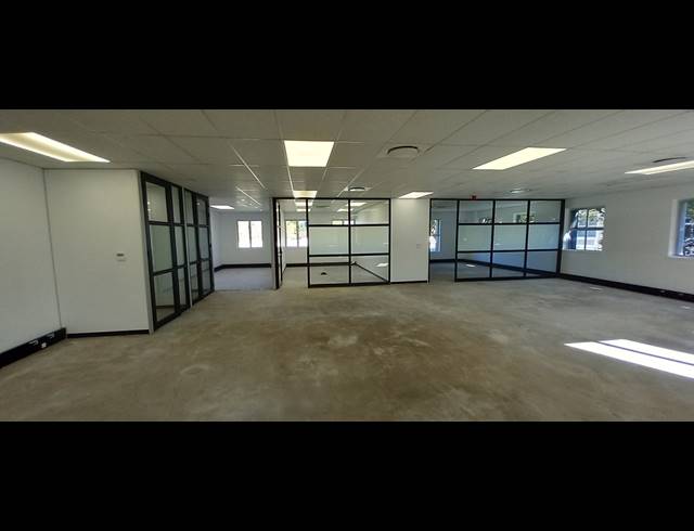 1,013M² OFFICE TO LET IN BRYANSTON